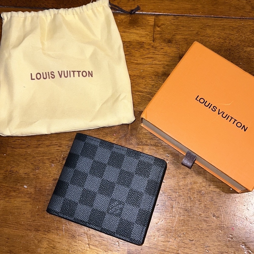Louis Vuitton mirror image